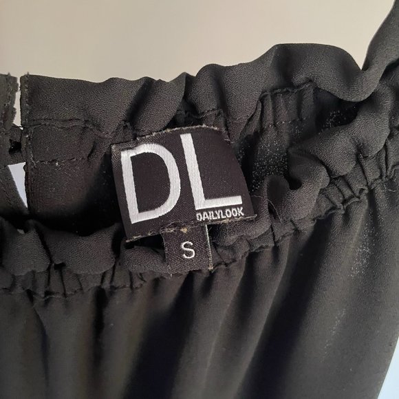 Black Sleeveless Blouse - Picture 3 of 3